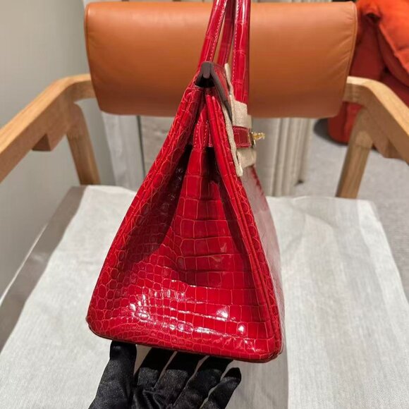 Classic Hermes Bag: A Stylish and Versatile Choice for Elegance - Picture 3 of 6